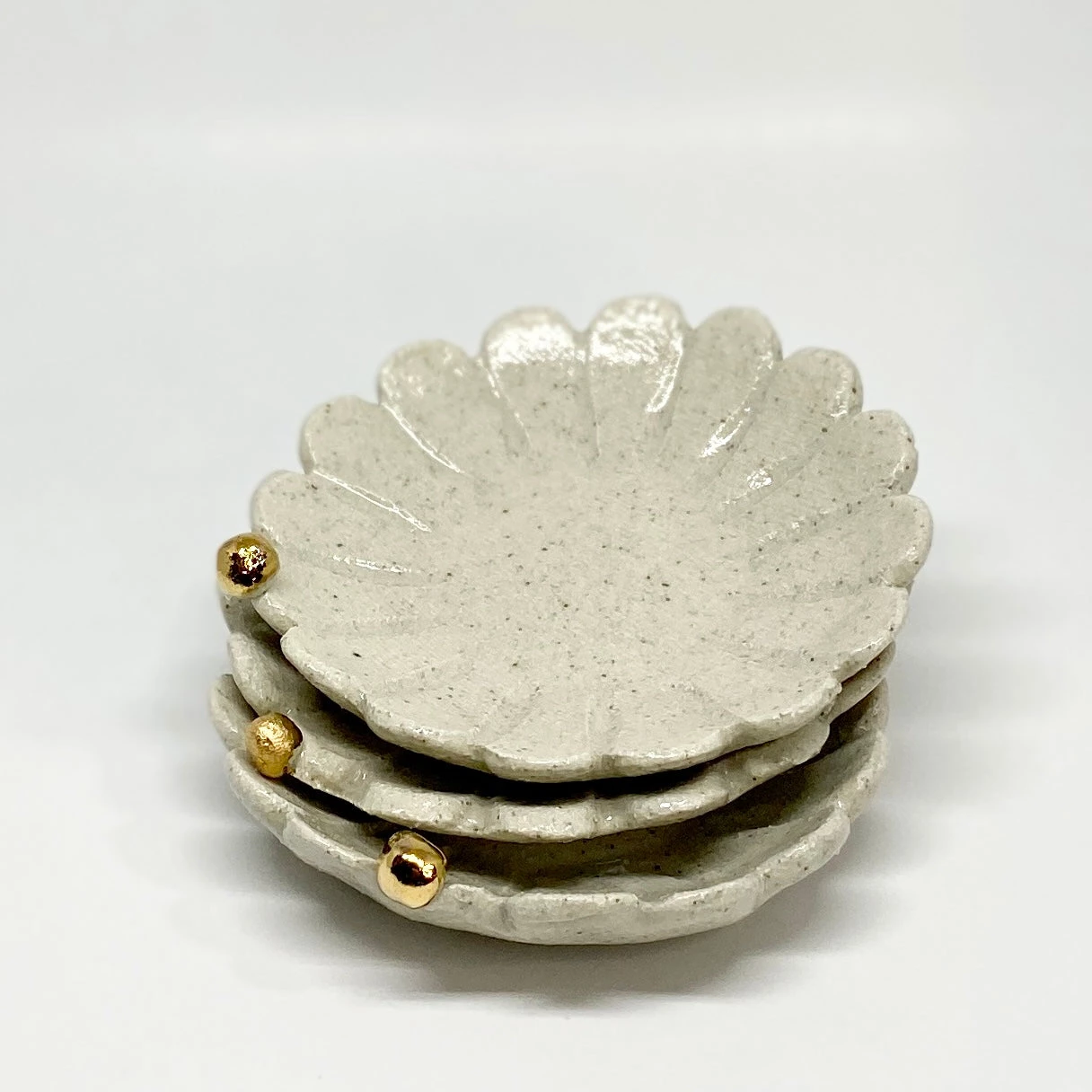 Gifts Bridget Bodenham - Flower Dish Gold Pearl 4 Gifts Bridget Bodenham - Flower Dish Gold Pearl