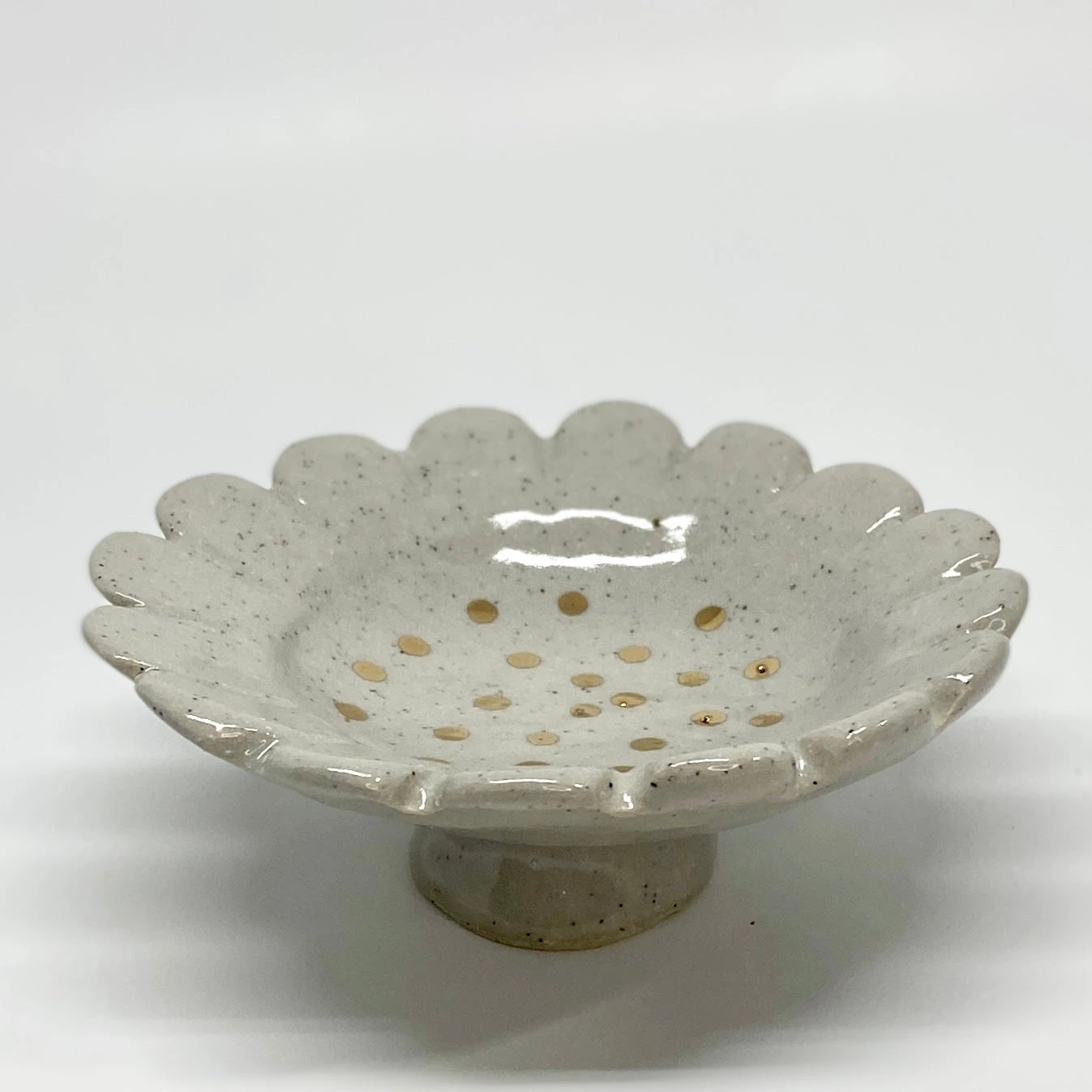 Gifts Bridget Bodenham Pedestal Bowls - Flower Dish White Gold Polka Dots 4 Gifts Bridget Bodenham Pedestal Bowls - Flower Dish White Gold Polka Dots