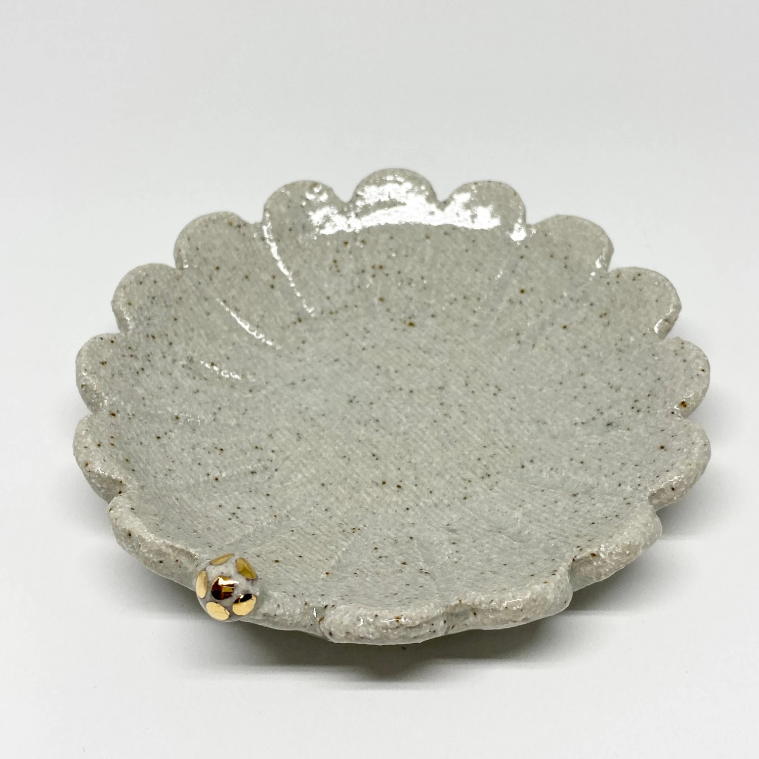 Bridget Bodenham - Flower Dish Dotted Gold Pearl 4 Bridget Bodenham - Flower Dish Dotted Gold Pearl