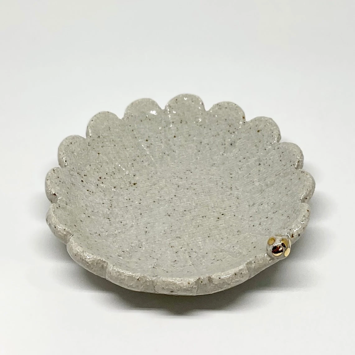 Bridget Bodenham - Flower Dish Dotted Gold Pearl 6 Bridget Bodenham - Flower Dish Dotted Gold Pearl