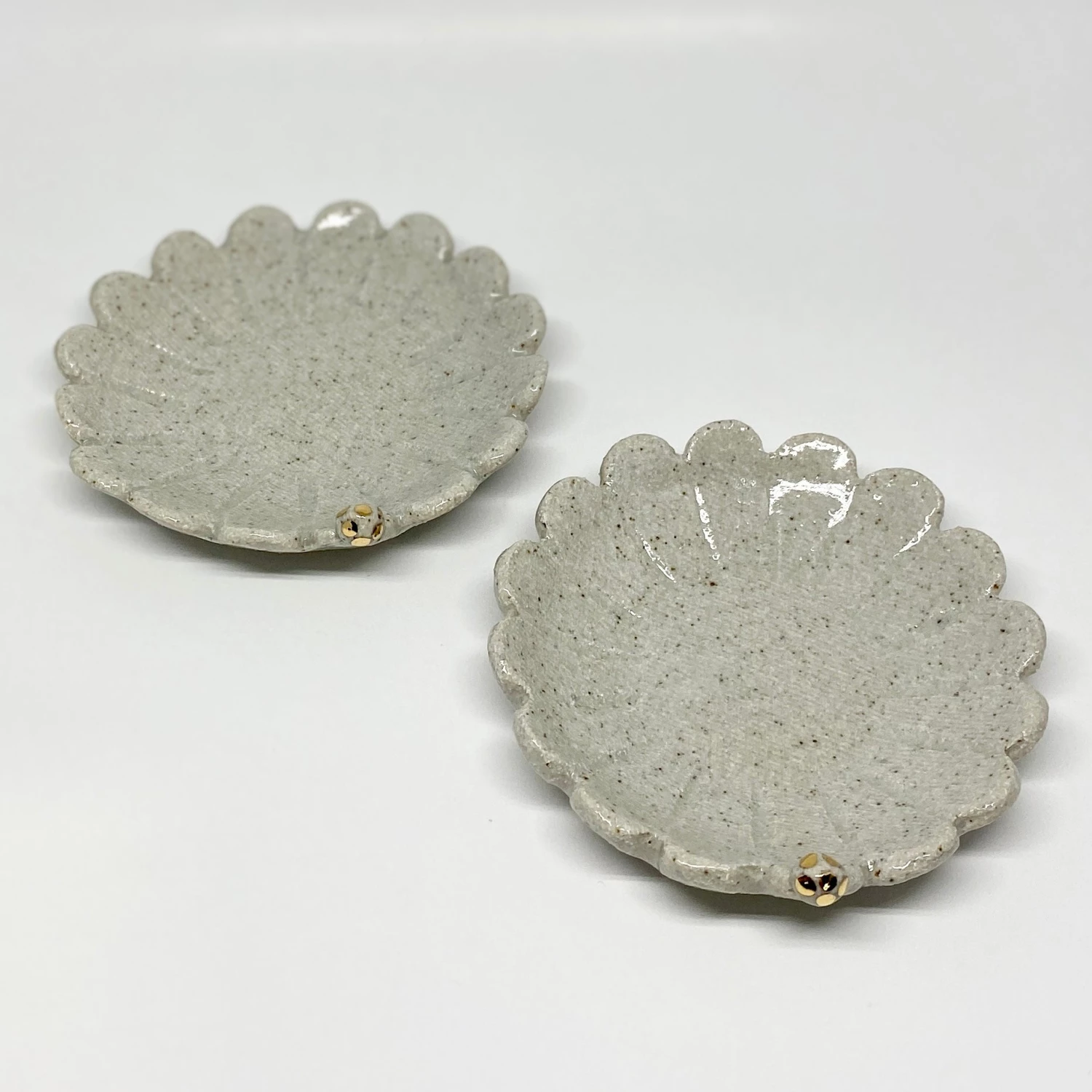 Bridget Bodenham - Flower Dish Dotted Gold Pearl 5 Bridget Bodenham - Flower Dish Dotted Gold Pearl