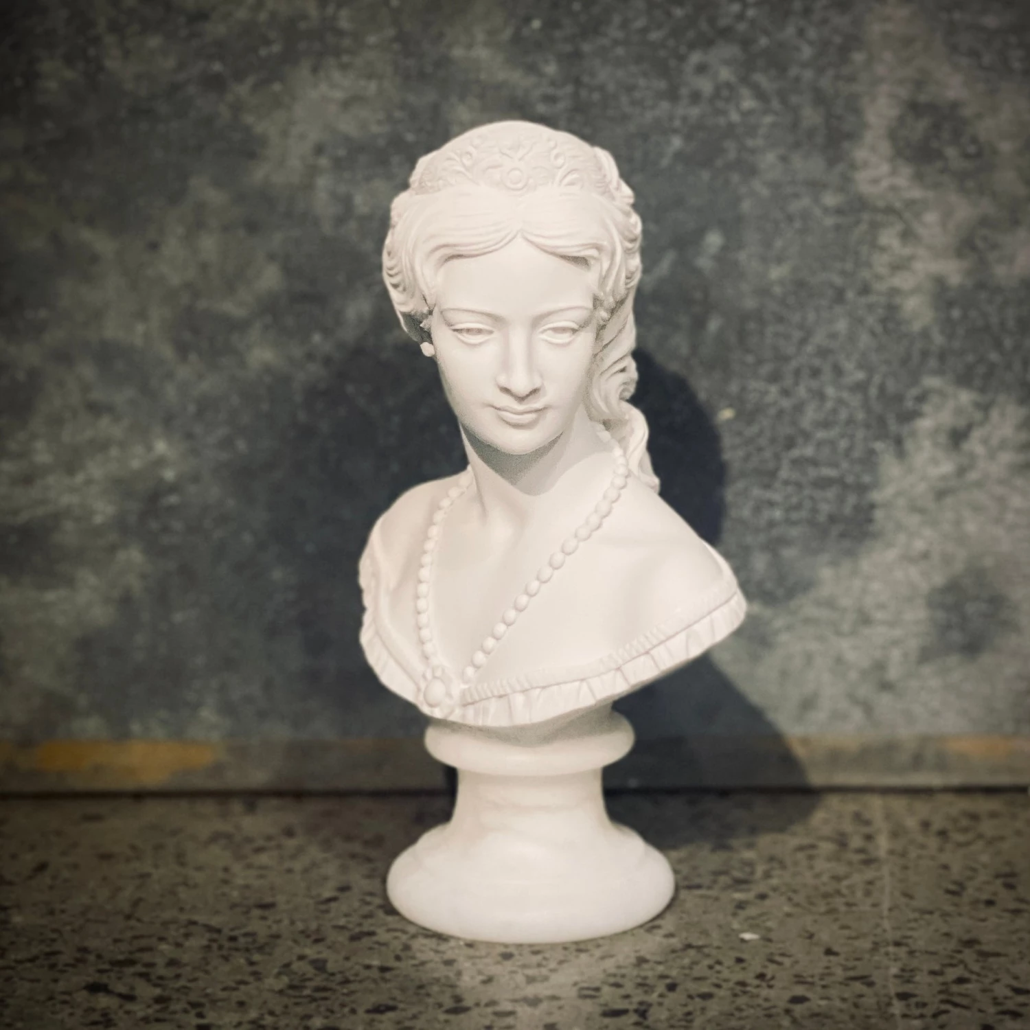 Egregia 15cm ELISABETH ALABASTER BUST Gifts 4 Egregia 15cm ELISABETH ALABASTER BUST Gifts