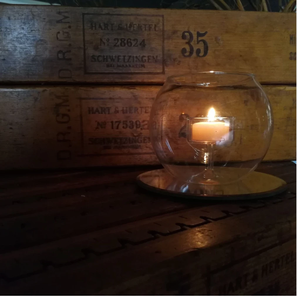 Scout Queen B 6 Hours Tealight Candles With Re-usable Clear Cups -Pack Of 5 5 Scout Queen B 6 Hours Tealight Candles With Re-usable Clear Cups -Pack Of 5