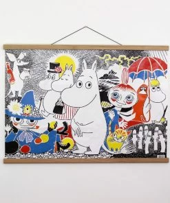 Scout House Landscape Oak Poster Hanger By Creamore Mill 28"/ 71.5cm 9 Scout House Landscape Oak Poster Hanger By Creamore Mill 28