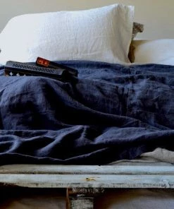 Charvet Editions 100% Stonewashed Linen Coverlet In Navy Gifts